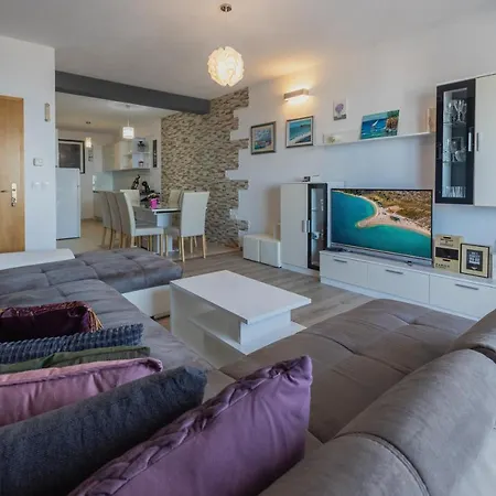 Dany - Free Parking Apartment Makarska