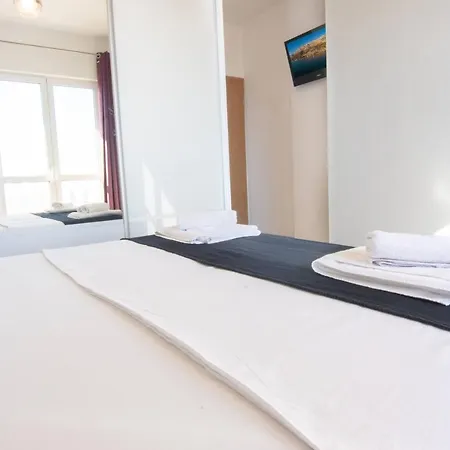 Dany - Free Parking Makarska