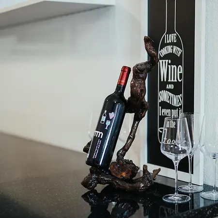 Dany - Free Parking Makarska