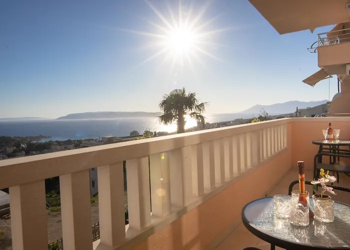 Dany - Free Parking * Makarska