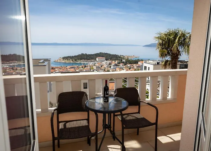 Dany - Free Parking Makarska